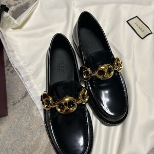 GUCCI Marina Patent Leather Loafers In Black with gold chain